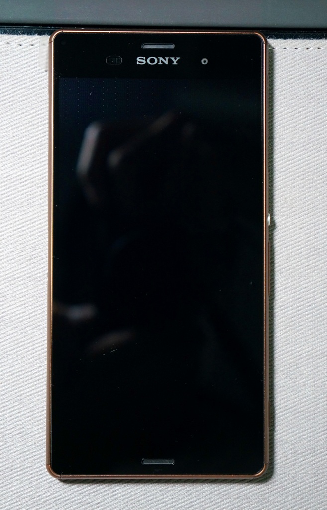 行動美學 . 大膽玩色 ~ SONY XPERIA Z3 古銅金 颱風夜微開箱...