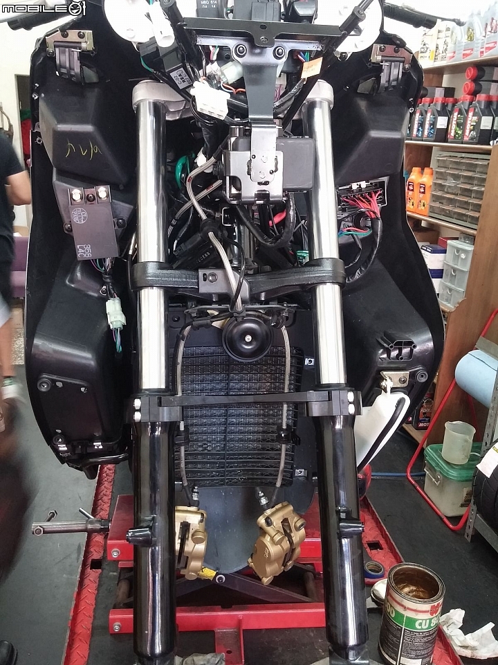 [心得] 2014年式SYM MAXSYM 400i ABS-消光黑特仕版開箱+騎乘心得