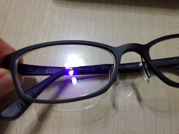 essilor 濾藍光鏡片
