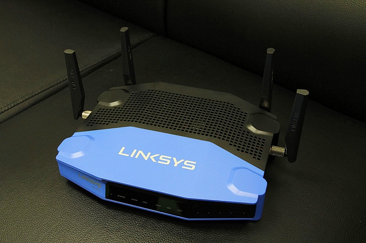 LINKSYS WRT1900AC 開箱
