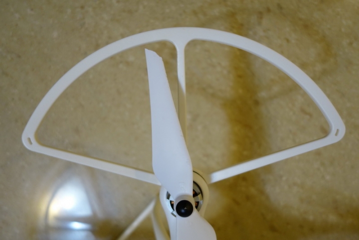 請大家分享DJI PHANTOM 2 Vision + 使用副廠保護環的慘痛經驗!