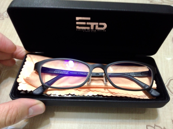 essilor 濾藍光鏡片