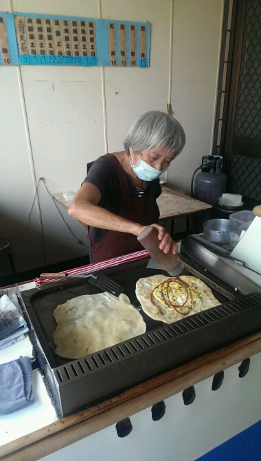 柳營早餐，老阿嬤的手撖蛋餅!