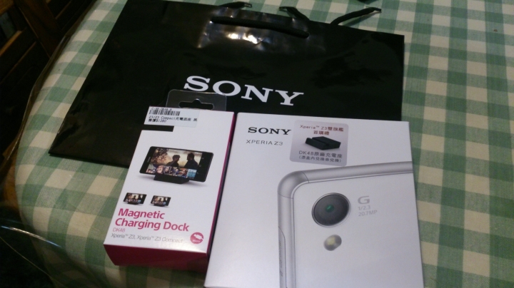 劇毒開箱! 絕美銀綠xperia z3