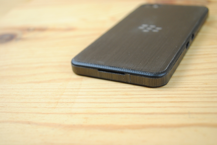 Dbrand Skin- Blackberry 黑z10 黑金屬 開箱