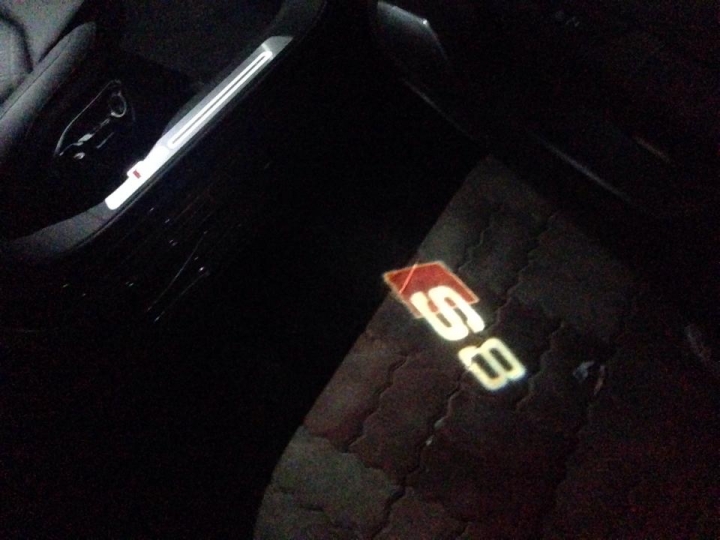 暴力紳士!2014 AUDI S8 簡單開箱