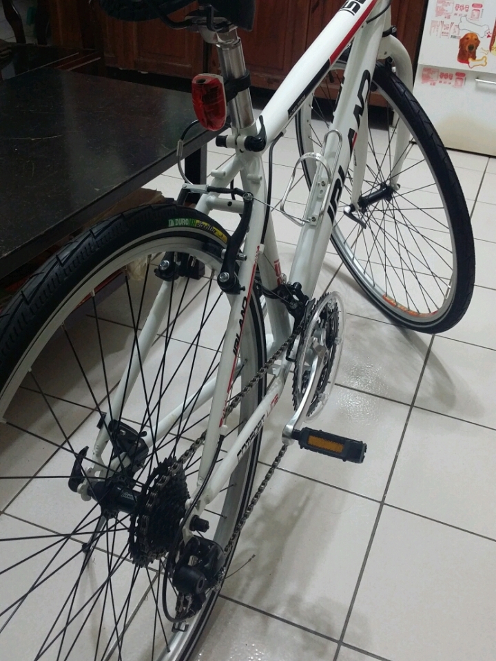 人生第一臺公路車，愛爾蘭 700c。。。。