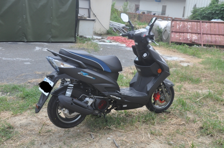 新手第一次開箱《雷霆 150 ABS Motocam 消光黑》