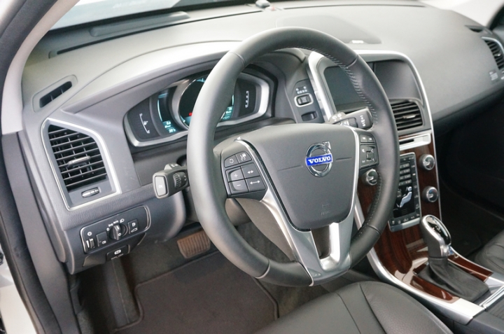 《VOLVO仲夏輕鬆遊》VOLVO XC60 T5 R-Design好感試駕!!!