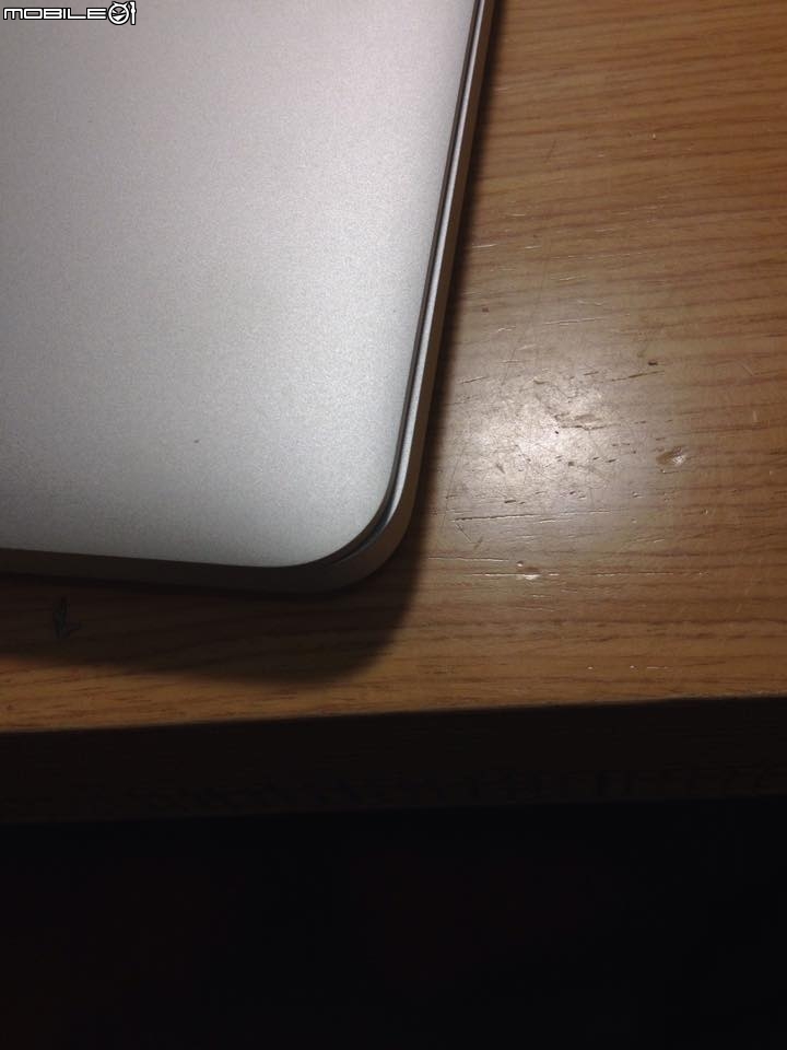（更新）Macbook Pro 螢幕變形 心好痛﹣》用螺絲起子修好了