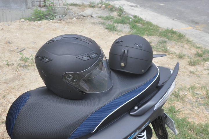 新手第一次開箱《雷霆 150 ABS Motocam 消光黑》