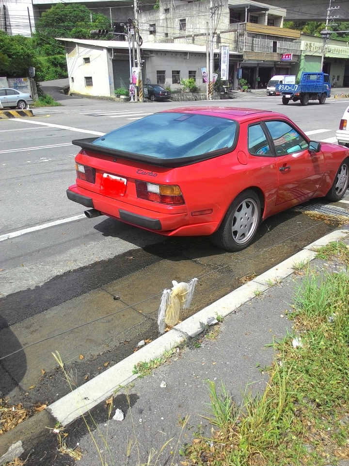 請問此台老Porsche型號