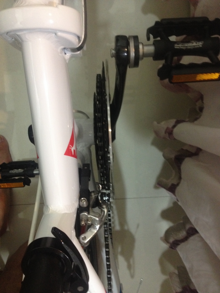 安裝後的大盤護蓋是否正常?感覺怪怪的...麻煩車友指點^^(新手疑問)