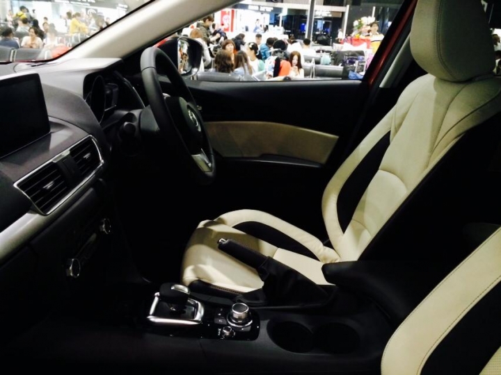 TOKYO成田國際機場  NEW Mazda 3