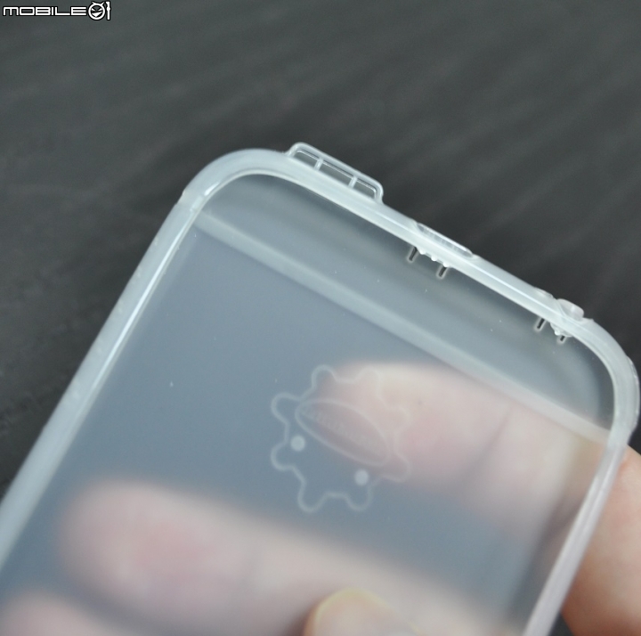 iPhone 6 香檳金入手開箱 + TUNEWEAR SOFTSHELL TPU保護套，說不出的爽感~~