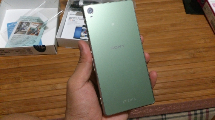 劇毒開箱! 絕美銀綠xperia z3
