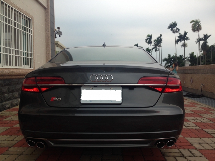 暴力紳士!2014 AUDI S8 簡單開箱