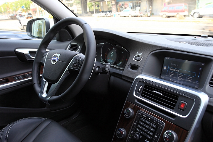 《VOLVO仲夏輕鬆遊》遲來的Volvo V60 D4小試駕