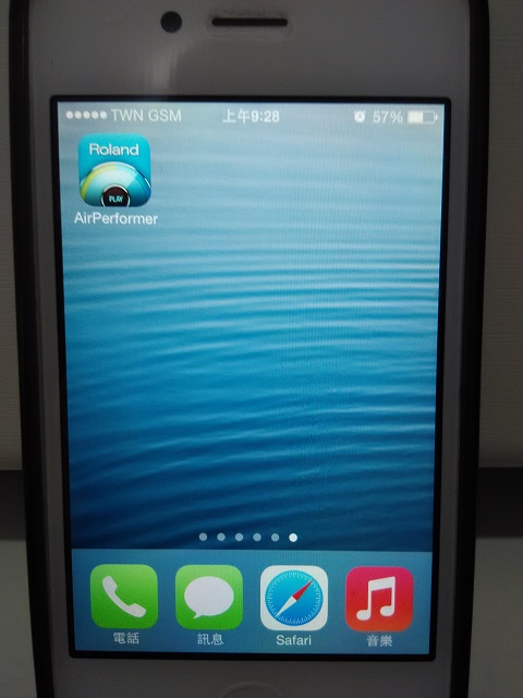 把 Roland F130R 數位鋼琴當成 iphone 無線喇叭