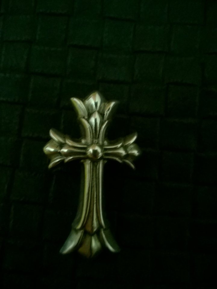 請喜歡chrome hearts 的大大們 幫小弟辨識真假