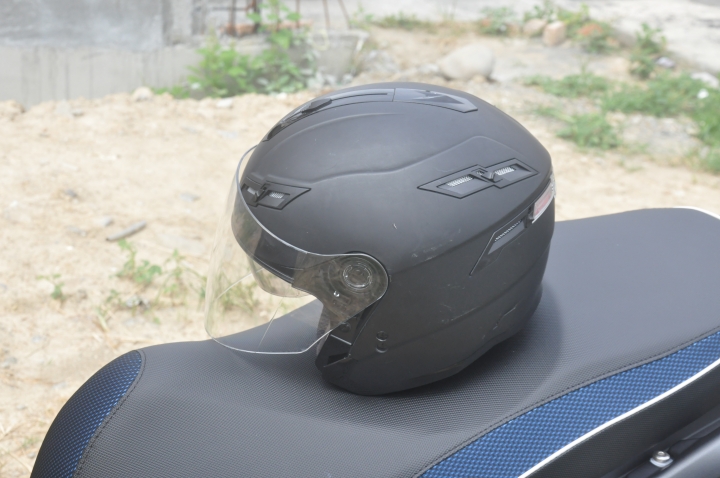 新手第一次開箱《雷霆 150 ABS Motocam 消光黑》