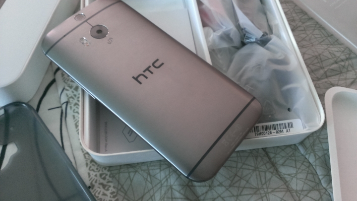 HTC ONE M8含淚開箱...