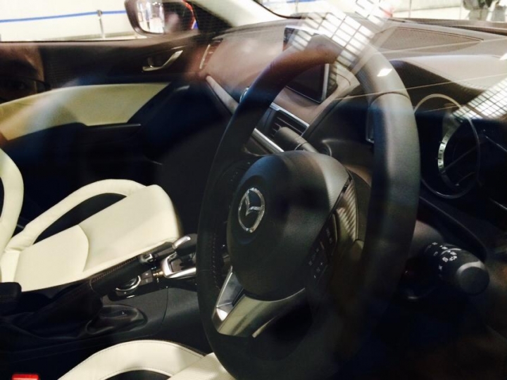 TOKYO成田國際機場  NEW Mazda 3