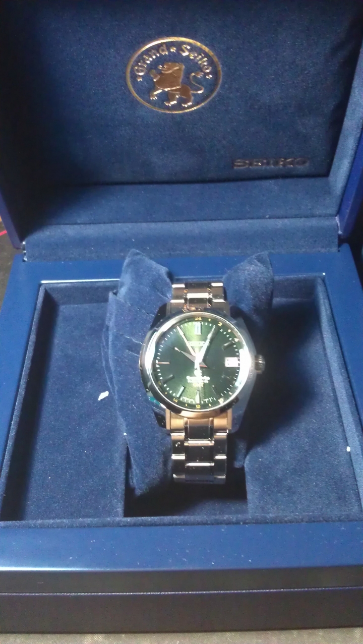 第1隻機械錶給了他Grand Seiko SBGJ005