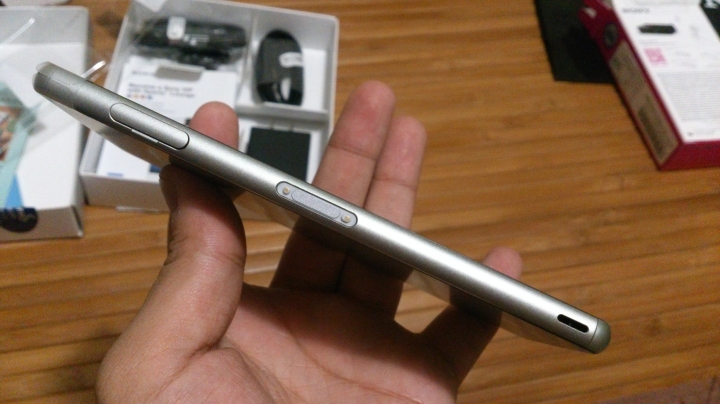 劇毒開箱! 絕美銀綠xperia z3