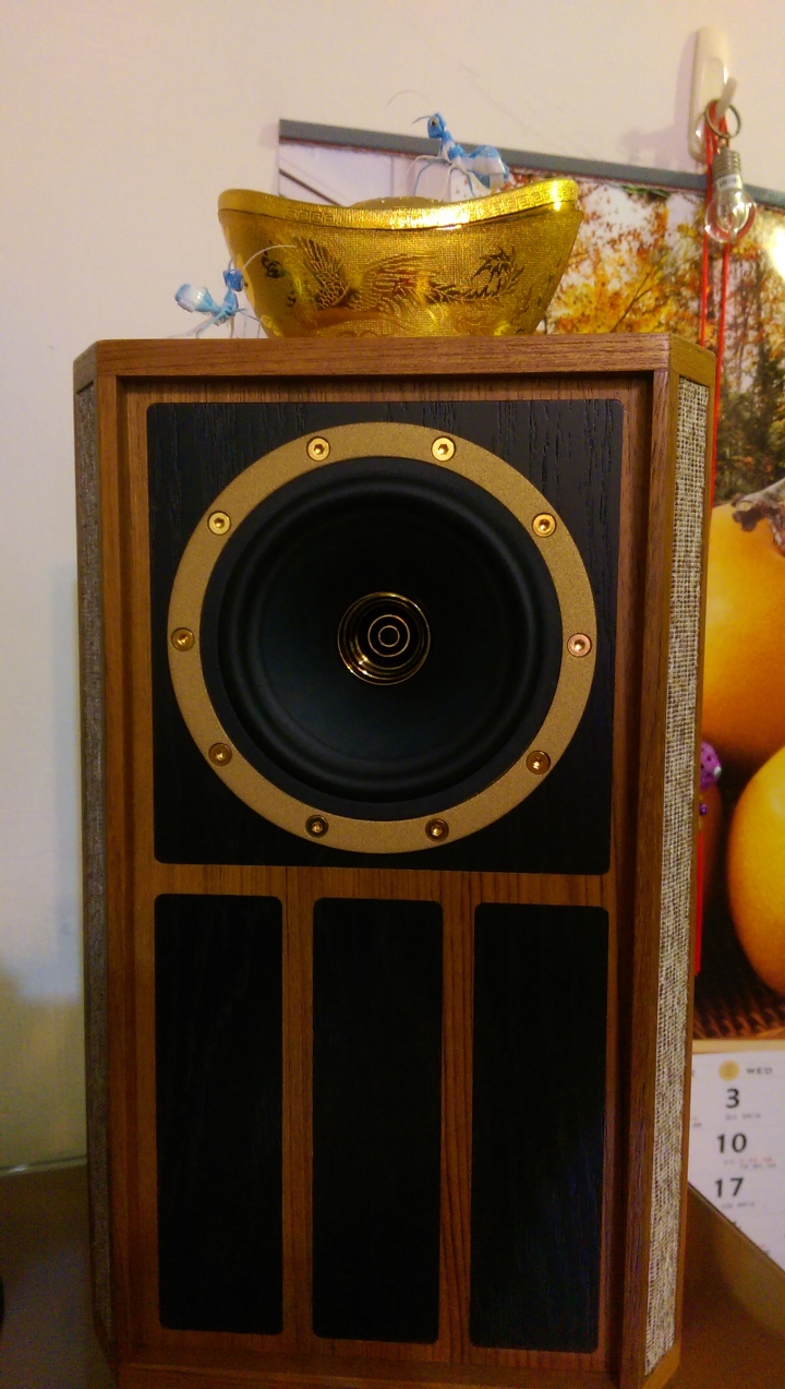 推薦給大家適合桌上系統的小喇叭tannoy Autograph Mini