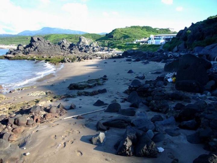 美景浩劫之石門白沙灣左岸風稜石海灘巨石陣事件