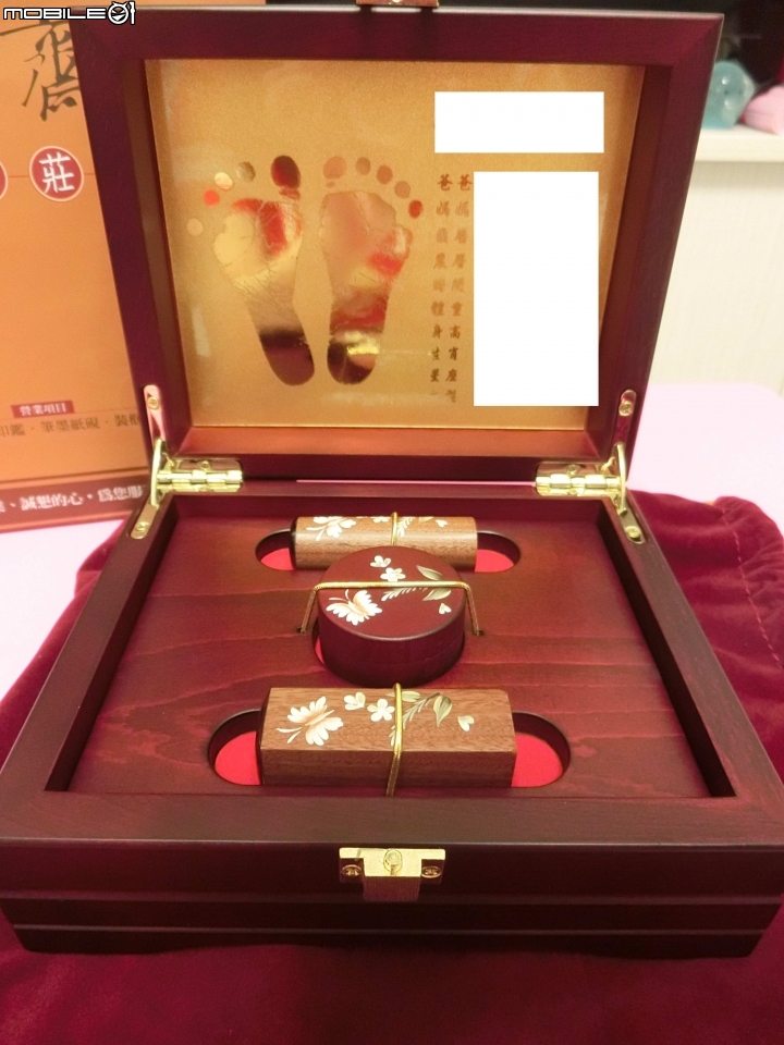 [開箱]給寶貝的禮物~肚臍章+胎毛章禮盒
