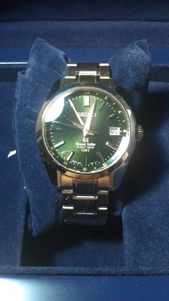 第1隻機械錶給了他Grand Seiko SBGJ005