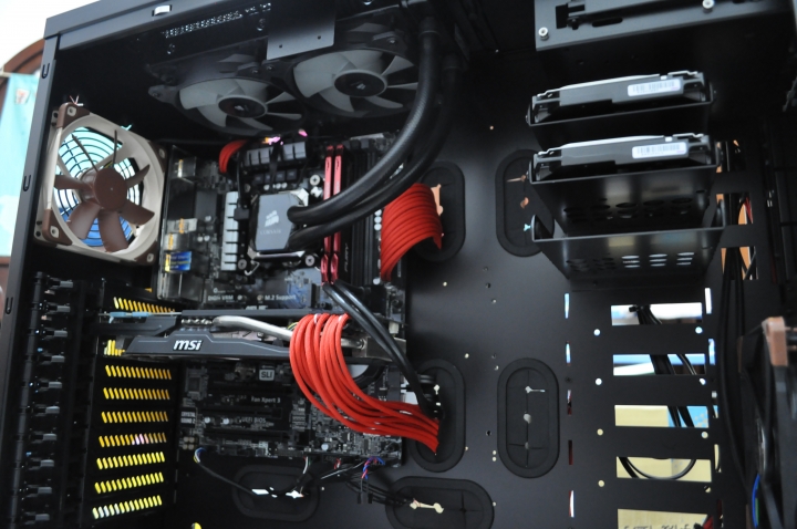 LIAN-LI PC-V2130WX旗艦機殼分享文
