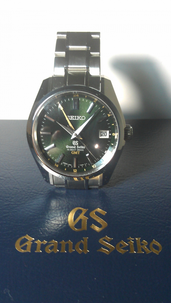 第1隻機械錶給了他Grand Seiko SBGJ005