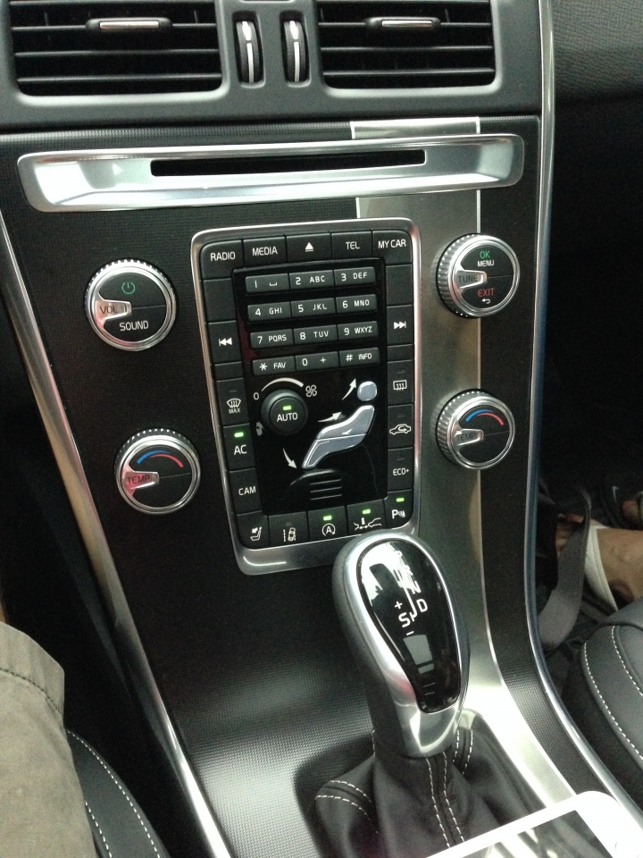 Volvo XC60 T5 R-Design...開箱！9/30補充