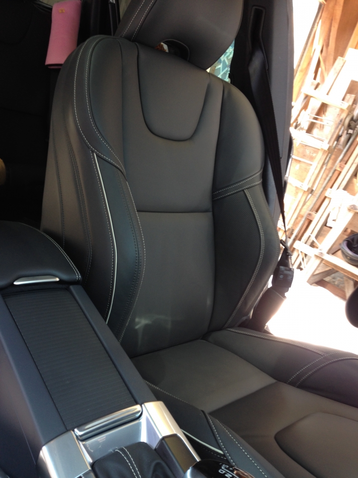 Volvo XC60 T5 R-Design...開箱！9/30補充