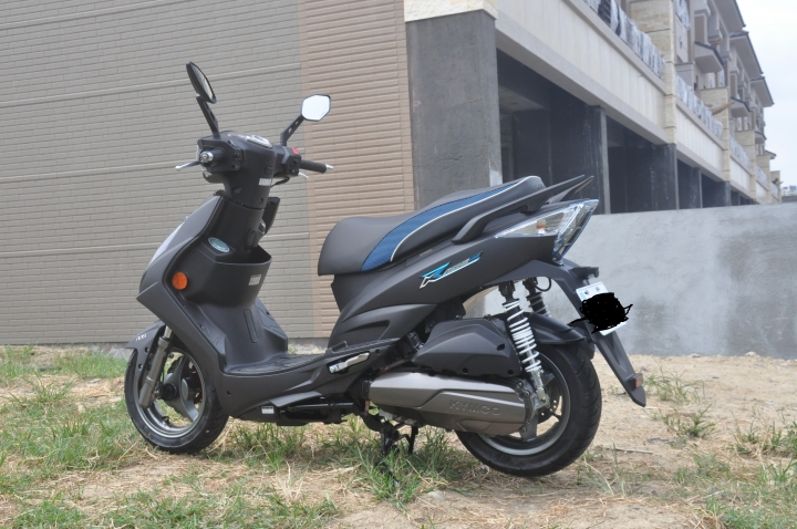新手第一次開箱《雷霆 150 ABS Motocam 消光黑》