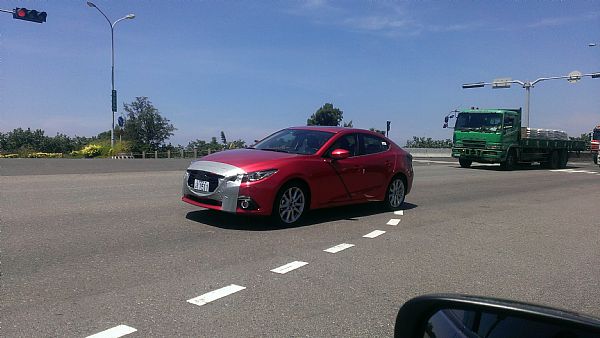 轉貼 New Mazda 3 偽裝車