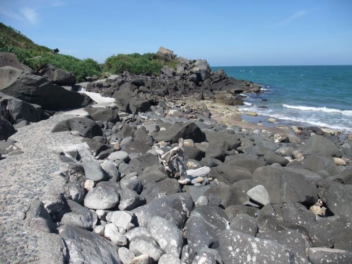 美景浩劫之石門白沙灣左岸風稜石海灘巨石陣事件