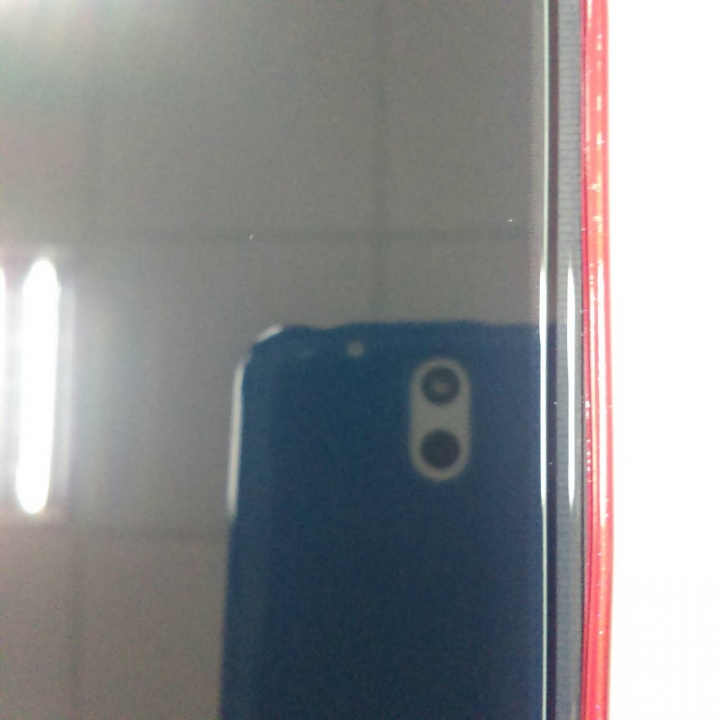 請問note4貼上玻璃貼之後會這樣？