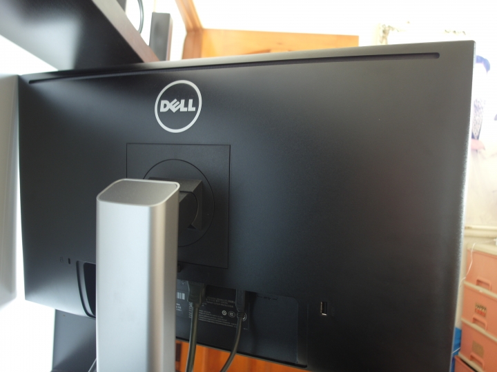 Dell U2414H 及陽春工作桌 微開箱
