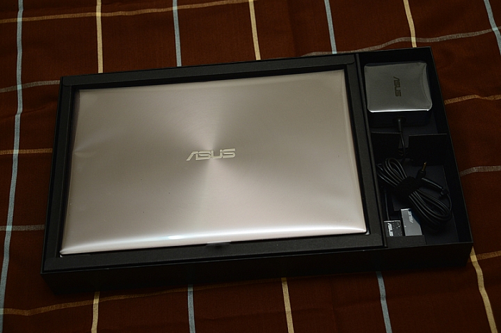 ASUS Zenbook UX303 開箱 半工作半休閒的雜食用途i7筆電