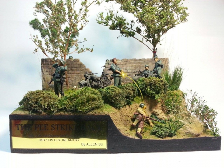 軍武場景” THE PEE STRIKE BACK”(中文:小便的反擊)
