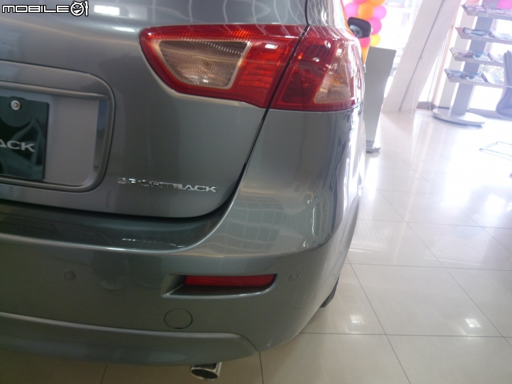 親臨Lancer Sportback車邊賞車又拍照
