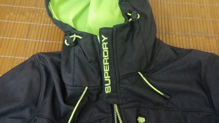 Superdry極度乾燥 Windtrekker防風衣 簡易開箱