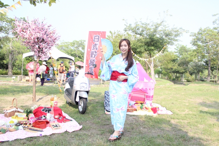 八人行、大場面，快樂野餐趣！(圖多)