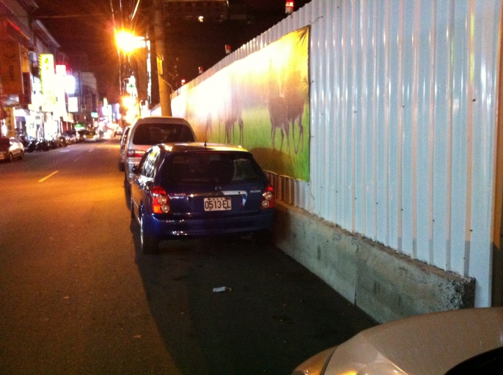 建商建築工地占用公有道路?向誰檢舉?