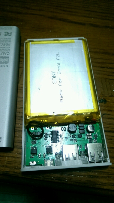 Sony CP－F2L ７０００M 行動電源 香港行貨 ？假貨？ 拆解圖