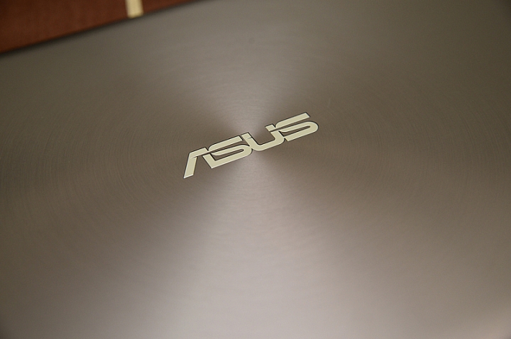 ASUS Zenbook UX303 開箱 半工作半休閒的雜食用途i7筆電